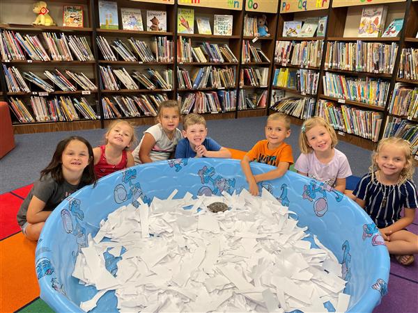 Students meet the library pet and learn about turtles. 